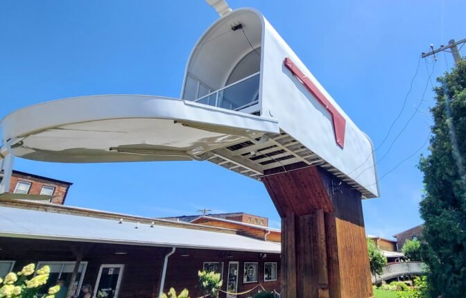 World's Largest Mailbox