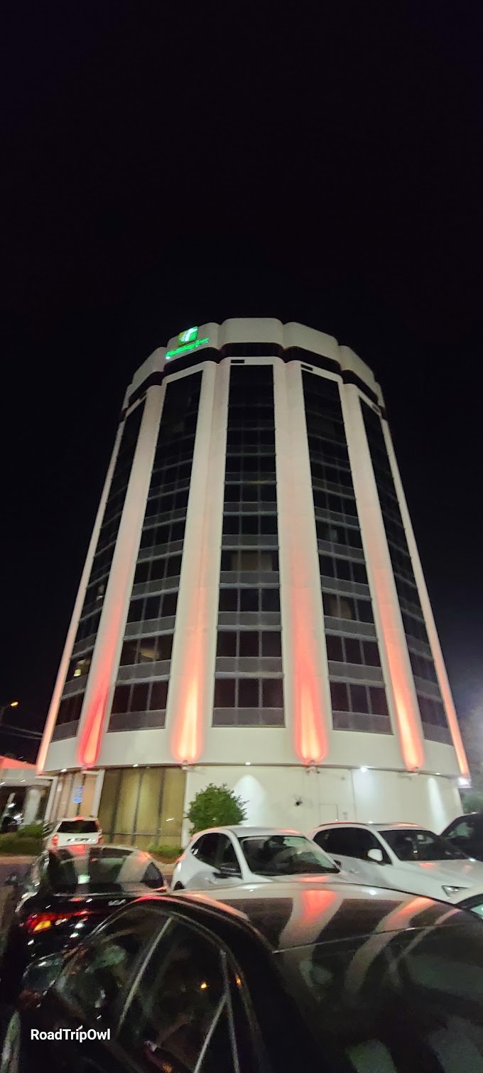 Holiday inn Gretna la red lights on circle hotel