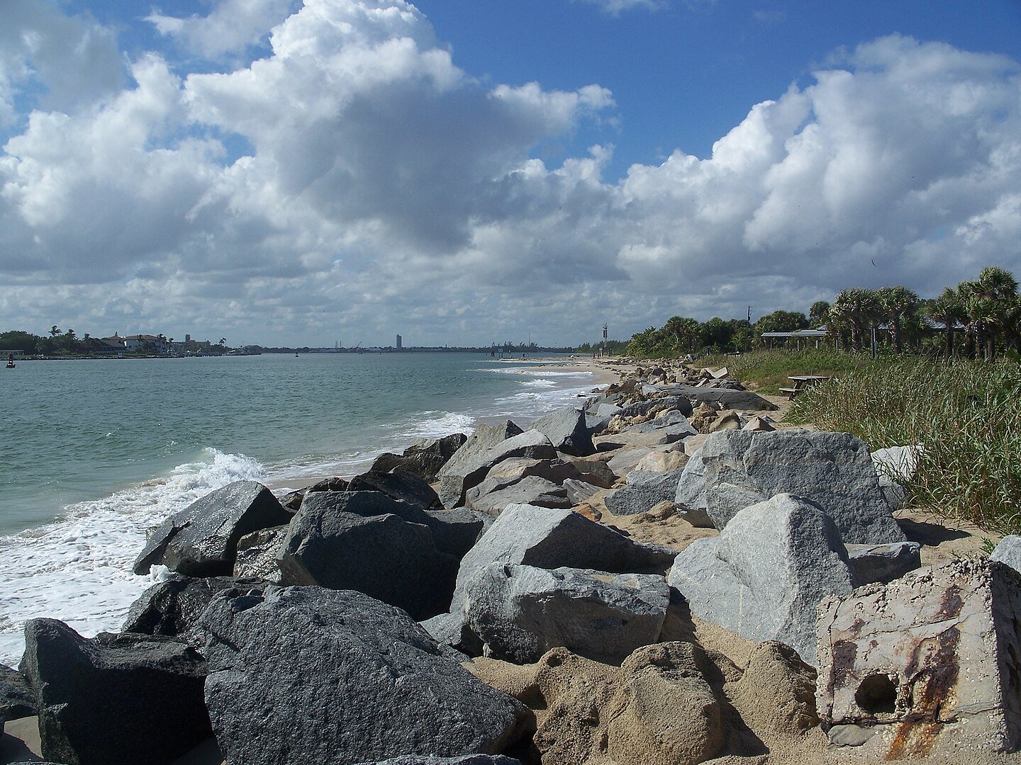 Fort Pierce Inlet State Park: Rocks on shore